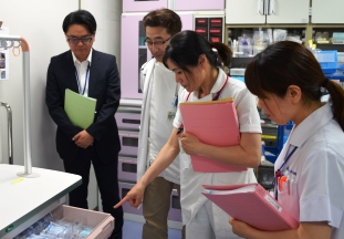 感染ラウンド写真